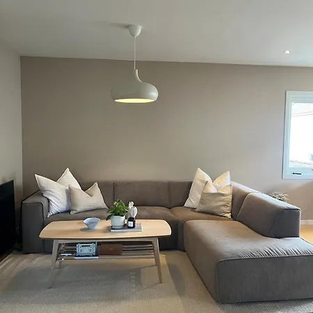 Sunny And Centrally Located Semi-detached House 克里斯蒂安桑