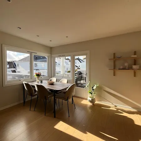 Sunny And Centrally Located Semi-detached House 公寓 克里斯蒂安桑